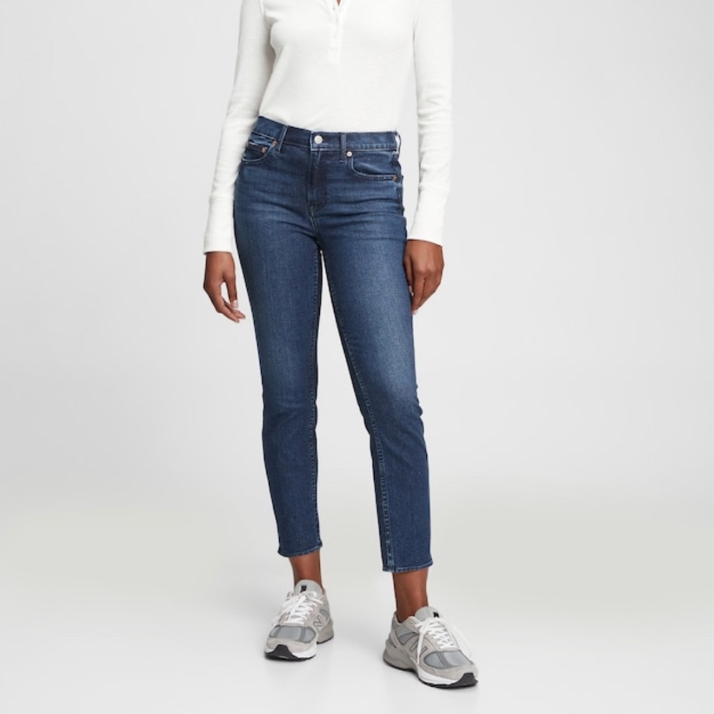 GAP Mid Rise Vintage Slim Jeans with Washwell